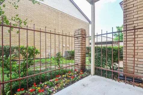 2120 El Paseo 2907 Street Houston TX 77054