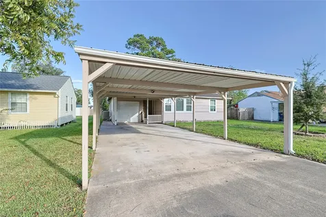 207 Farrer Street Angleton TX 77515