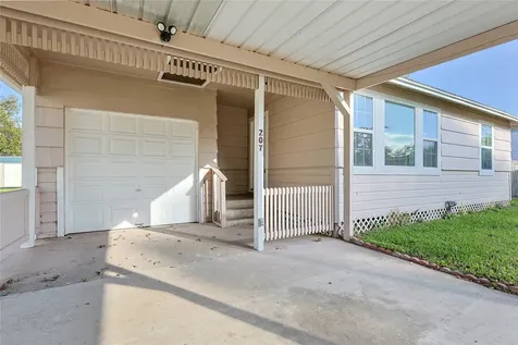 207 Farrer Street Angleton TX 77515