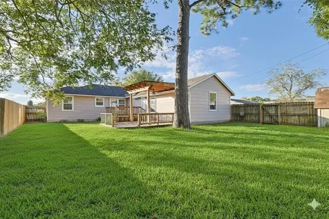 207 Farrer Street Angleton TX 77515