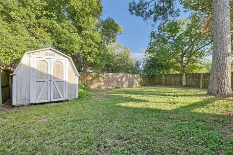 207 Farrer Street Angleton TX 77515