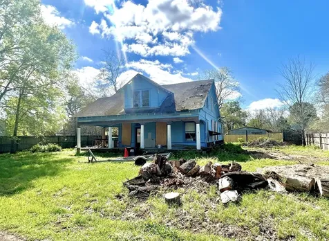 445 W Hartel Street Sour Lake TX 77659