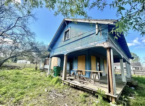 445 W Hartel Street Sour Lake TX 77659