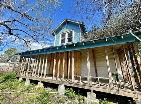 445 W Hartel Street Sour Lake TX 77659