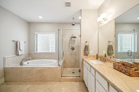 239 W 27th Street Houston TX 77008