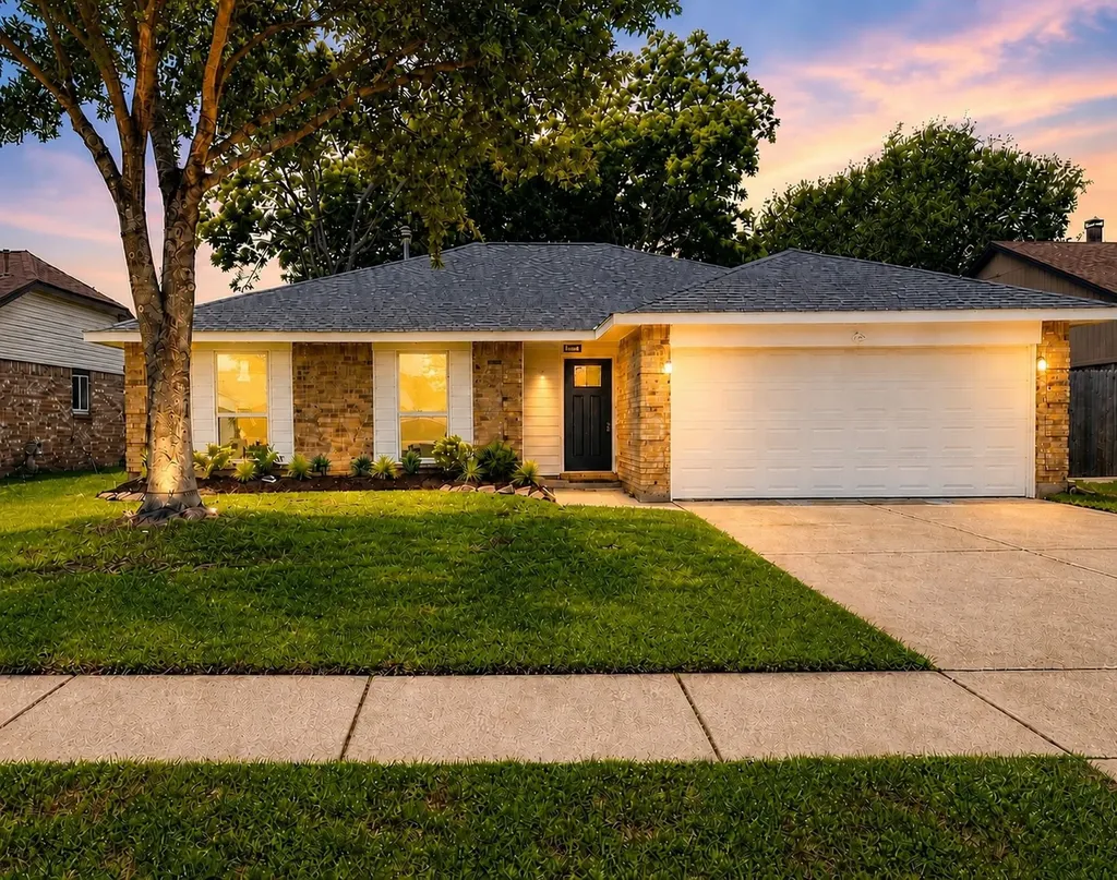 906 River Creek Drive La Porte TX 77571