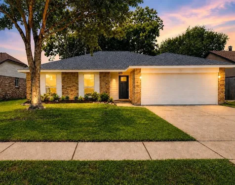 906 River Creek Drive La Porte TX 77571