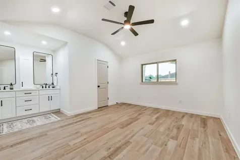 906 River Creek Drive La Porte TX 77571