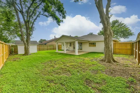 906 River Creek Drive La Porte TX 77571