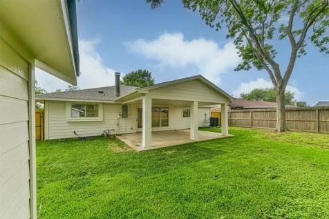 906 River Creek Drive La Porte TX 77571