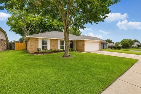 906 River Creek Drive La Porte TX 77571