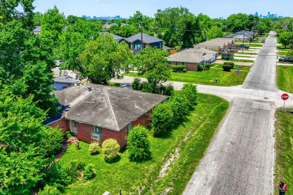 4538 Larkspur Street Houston TX 77051