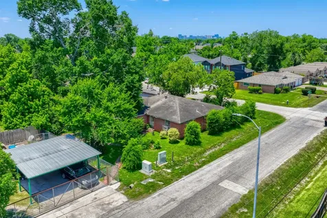 4538 Larkspur Street Houston TX 77051