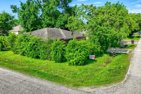 4538 Larkspur Street Houston TX 77051