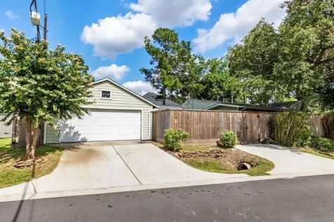 982 West 42nd Street Houston TX 77018