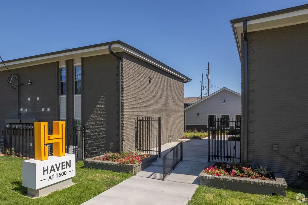 1600 Avenue M 203 South Houston TX 77587