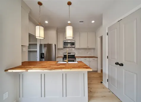 800 Country Place Drive 302 Houston TX 77079