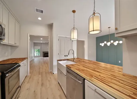 800 Country Place Drive 302 Houston TX 77079