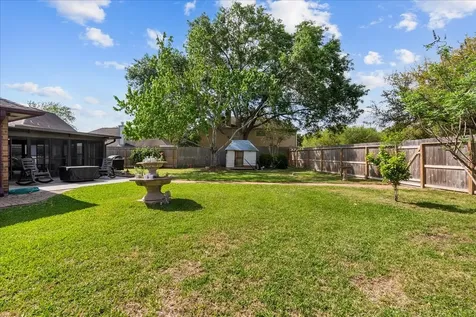 5102 Cherrywood Court League City TX 77573