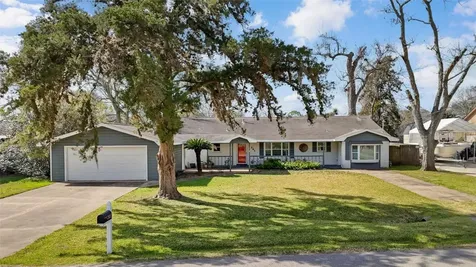 201 Southern Oaks Drive Lake Jackson TX 77566