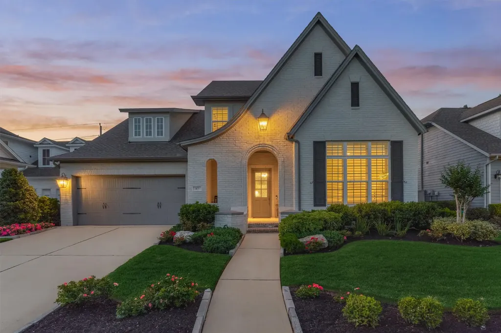 87 W Sawyer Ridge Drive The Woodlands TX 77389