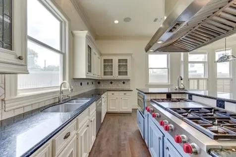 122 Vieux Carre Drive Houston TX 77009