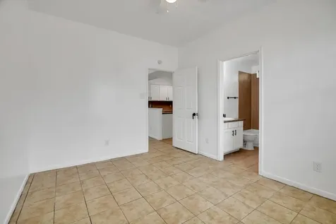 6933 Liverpool Street A Houston TX 77021