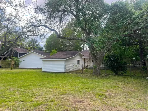 1011 Prairie Street Columbus TX 78934