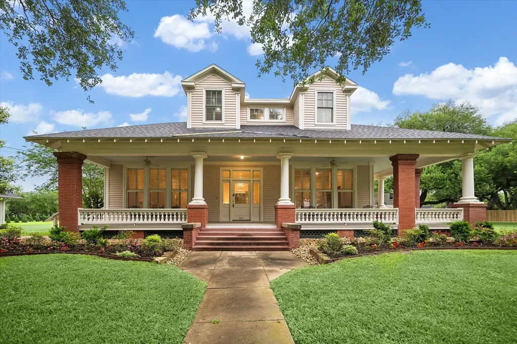 209 E Caney Street Wharton TX 77488