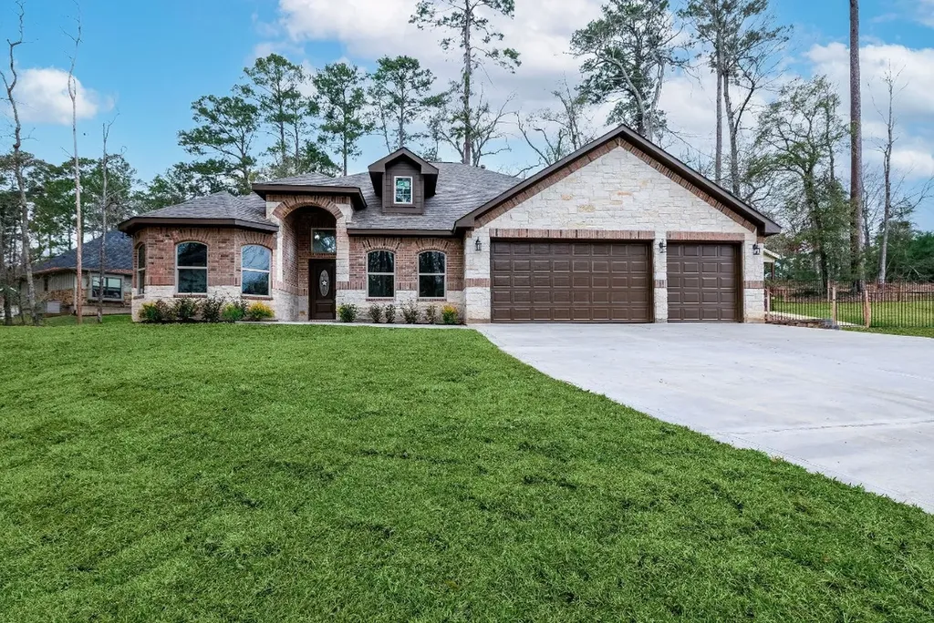 1737 E Lake Drive Huntsville TX 77340