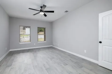 1737 E Lake Drive Huntsville TX 77340