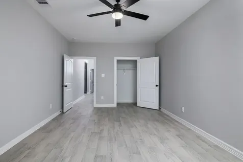 1737 E Lake Drive Huntsville TX 77340