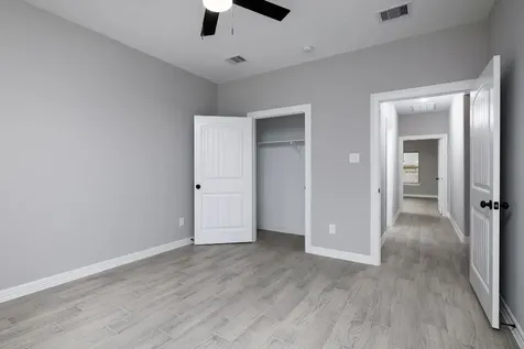 1737 E Lake Drive Huntsville TX 77340