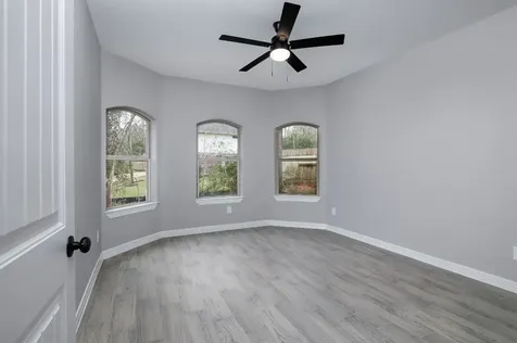 1737 E Lake Drive Huntsville TX 77340