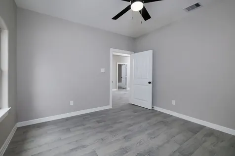 1737 E Lake Drive Huntsville TX 77340