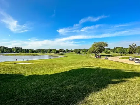 1737 E Lake Drive Huntsville TX 77340