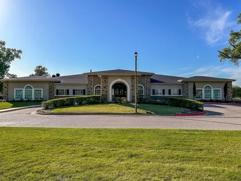 1737 E Lake Drive Huntsville TX 77340