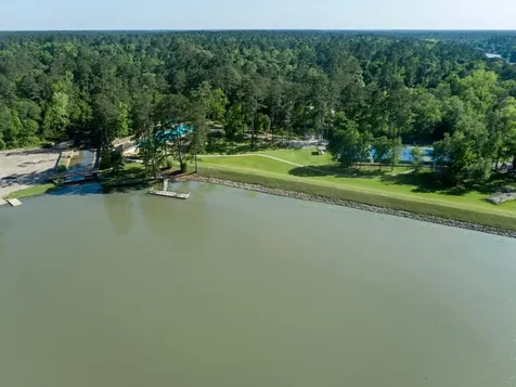 1737 E Lake Drive Huntsville TX 77340