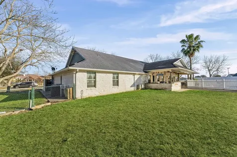 1840 Caroline Street Dickinson TX 77539