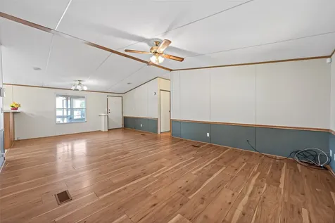 235 Iris Livingston TX 77351