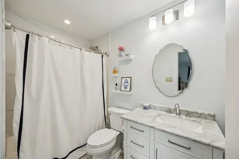 1223 Fountain View Drive 124 Houston TX 77057