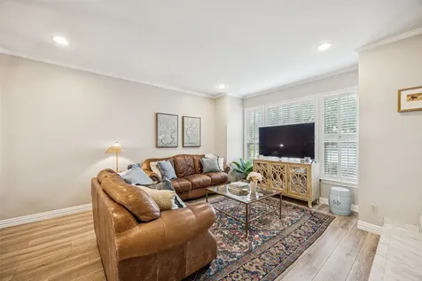 1223 Fountain View Drive 124 Houston TX 77057