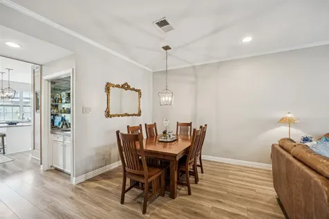 1223 Fountain View Drive 124 Houston TX 77057