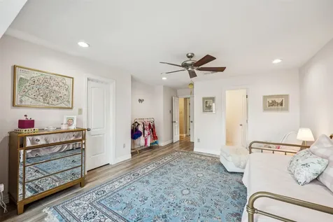 1223 Fountain View Drive 124 Houston TX 77057