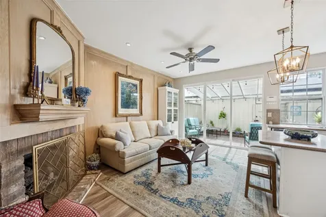 1223 Fountain View Drive 124 Houston TX 77057