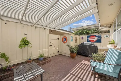 1223 Fountain View Drive 124 Houston TX 77057