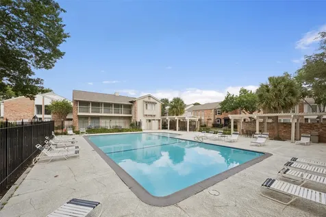 1223 Fountain View Drive 124 Houston TX 77057