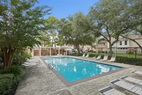 1223 Fountain View Drive 124 Houston TX 77057