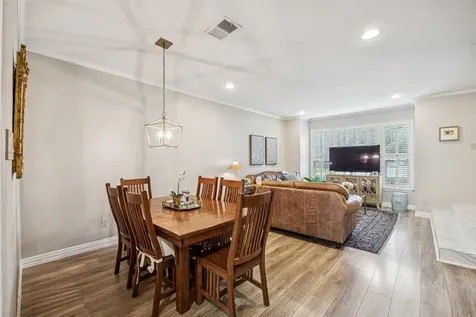 1223 Fountain View Drive 124 Houston TX 77057