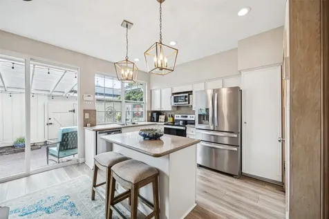 1223 Fountain View Drive 124 Houston TX 77057